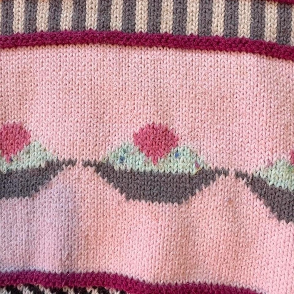 Vintage-Inspired Pink & Burgundy Crewneck Sweater - Picture 2 of 8